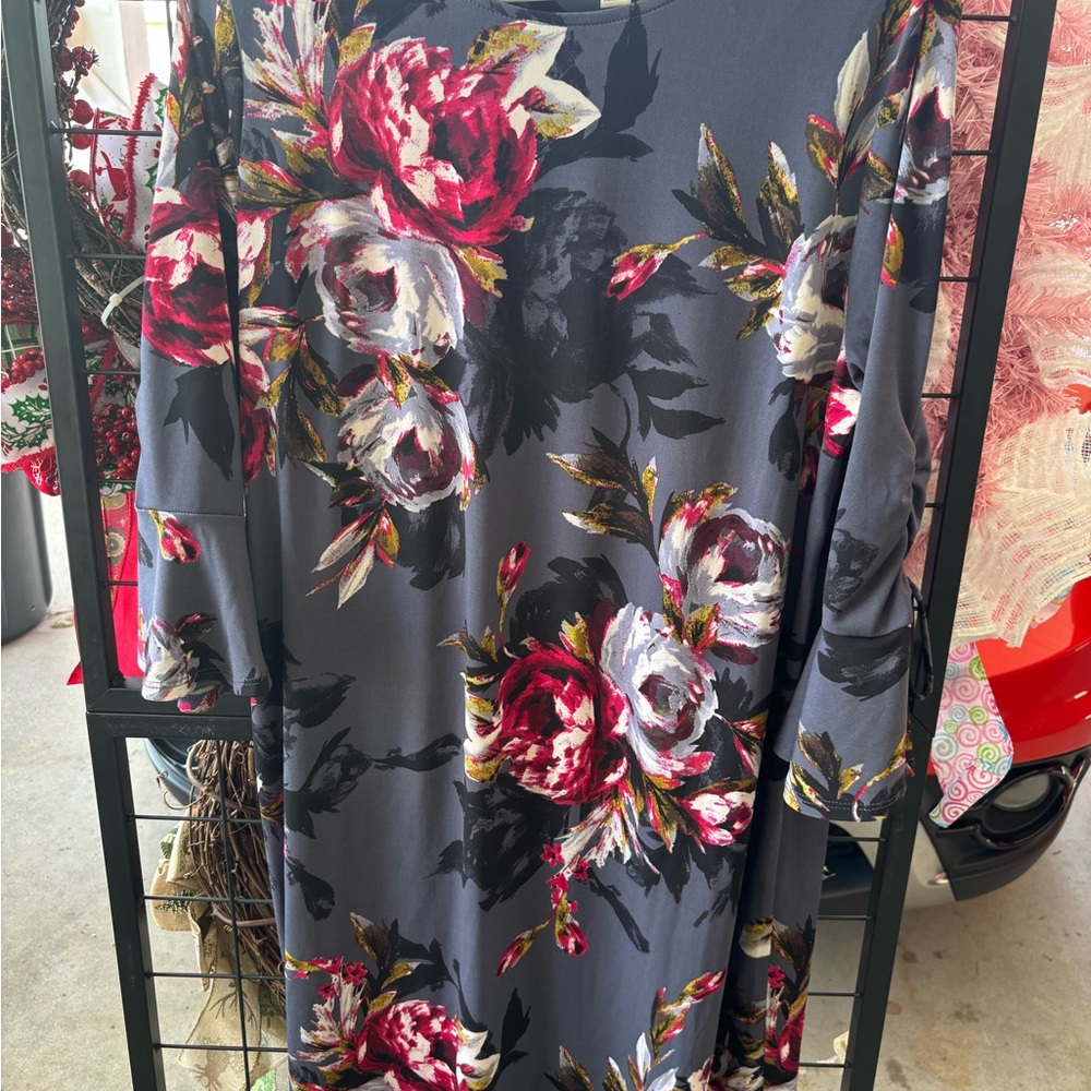 Chic Floral Patterned Dress